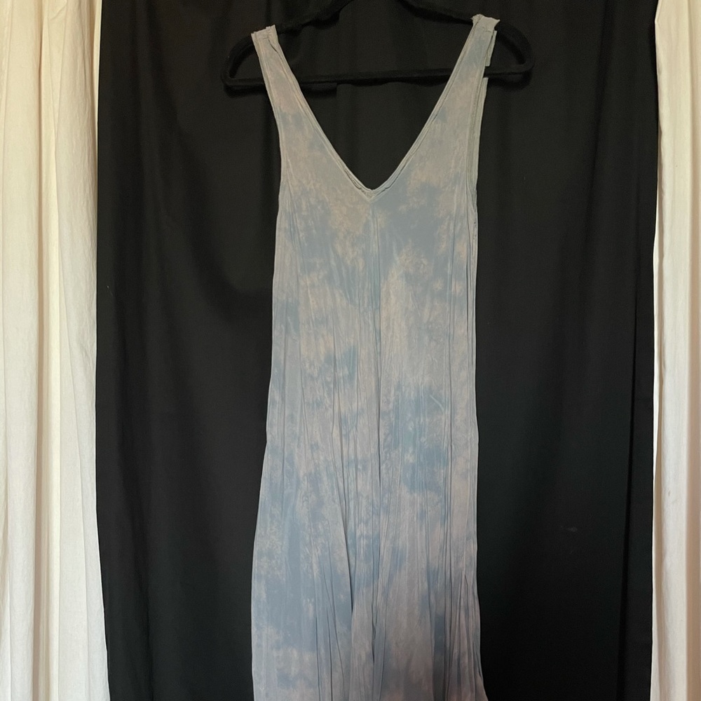 Tie-dye V-neck dress